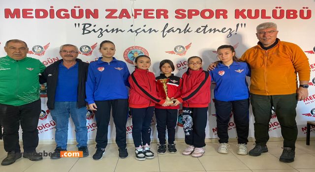 Zafer Spor Küçük Kızlar Masa Tenisi Takımı Finala Katılmayı Hak Kazandı