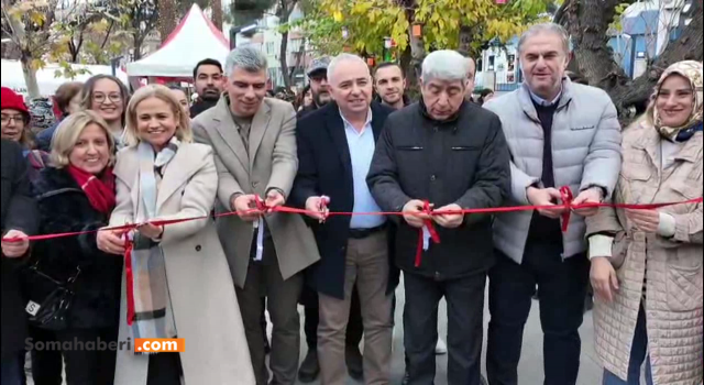 Soma’da 2026 kadın emeği yeni yıl çarşısı açıldı