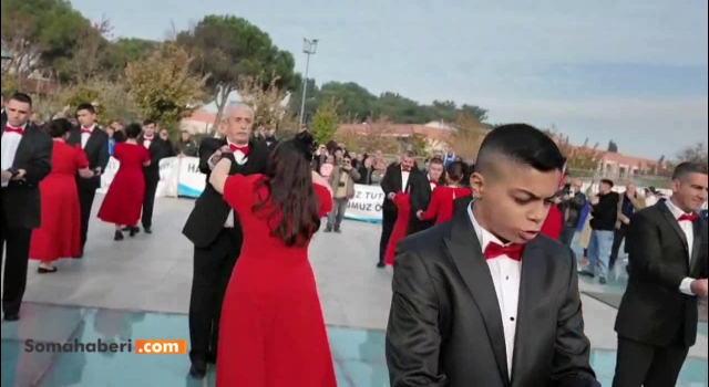 Soma'dan Güçlü Engelliler Günü Mesajı: Atatürk'ün Son Valsi ile "Sevgisizlik" Engeli Anıldı