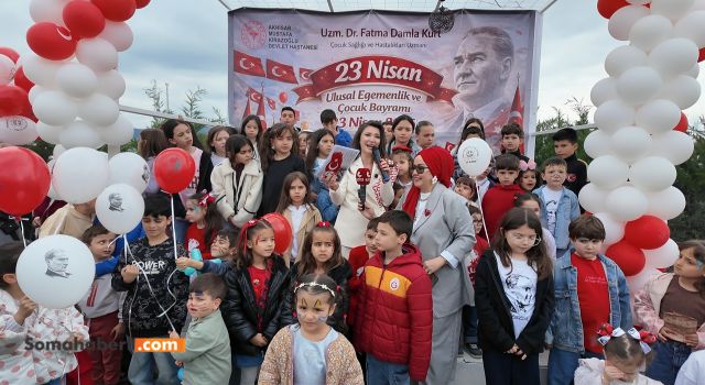 Ekranlardan Uzak, Yüzler Boyandı, Balonlar Gökyüzüne Uçtu: Akhisar’da 23 Nisan’a Çocuk Kalbiyle Gelen Bir Şenlik