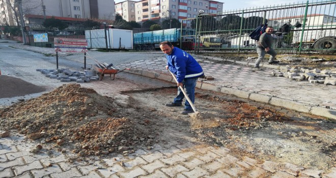 Bozuk Kilit Parke Taşlar Tamir Ediliyor