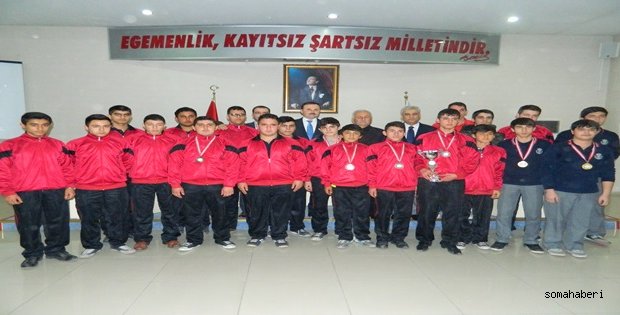 Endüstri Meslek Lisesi Sporcuları Manisa'da Başarı Kazandılar
