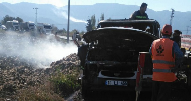 Saman Yüklü Araç Yandı.