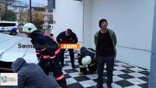 Soma’da bir binanın çatısı lodosun etkisiyle uçtu.