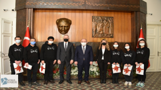 TOOB Bülent Koşmaz Fen Lisesi Teknoloji ve İnovasyon Kulübü Öğrencileri Vali Karadeniz’i Ziyaret Etti