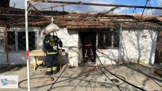 Yangında Mahsur Kalan İki Kişiyi İtfaiye Kurtardı