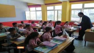 Soma’daki İlk Zili Zübeyde Hanım İlkokulu’nda Kaymakam Fatih AKKAYA Çaldı.