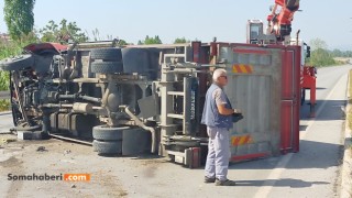 Kamyon Karşı Şeride Geçerek takla Attı