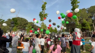 GAZZE’YE DESTEK İÇİN OTURMA EYLEMİ YAPTILAR