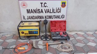 Manisa'da Kaçak Kazı Operasyonu: 3 Kişi Suçüstü Yakalandı