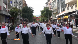 Soma’da Cumhuriyet Coşkusu: 5000 Öğrenci Tek Yürek Oldu