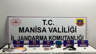 Manisa Soma'da Uyuşturucu Tacirine Jandarma Darbesi: 42 Adet Sentetik Ecza ve Tabanca Ele Geçirildi!