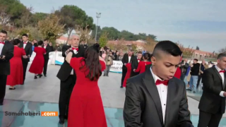 Soma'dan Güçlü Engelliler Günü Mesajı: Atatürk'ün Son Valsi ile "Sevgisizlik" Engeli Anıldı