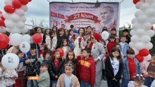 Ekranlardan Uzak, Yüzler Boyandı, Balonlar Gökyüzüne Uçtu: Akhisar’da 23 Nisan’a Çocuk Kalbiyle Gelen Bir Şenlik