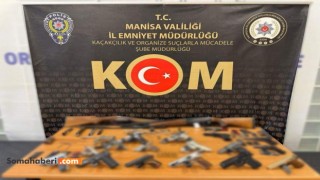 Manisa'da silah ticaretine büyük darbe: 10 tabanca ve çok sayıda silah parçası ele geçirildi