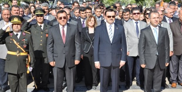 29 Ekim Çelenk Koyma töreni yapıdı