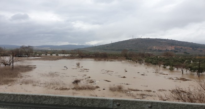 Soma'da Yağmur Bazı Bölgelerde Sıkuntı Yaşattı