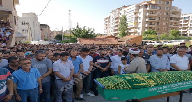 Trafik Kazasında Hayatını Kaybeden Oğuz Öcay Toprağa Verildi.