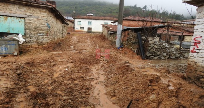 Göktaş Mahallesi Çamurla Savaşıyor.