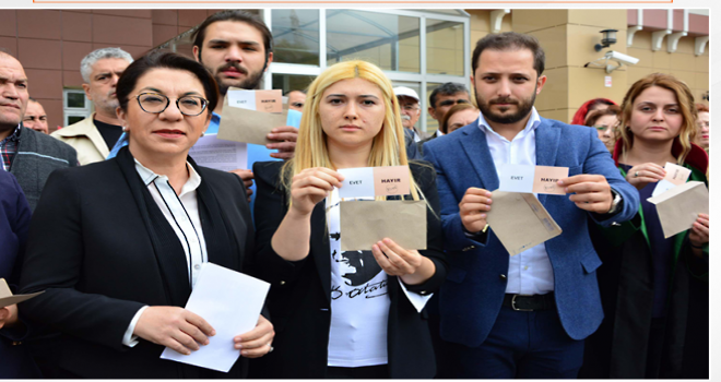 CHP Manisa'da Mühürsüz Oy Pusulası Eylemi
