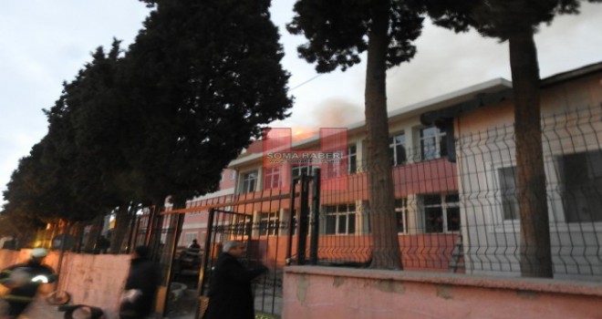 Somada Okulun Çatısında Yangın Çıktı.
