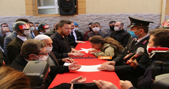 Soma Şehidini Dualarla Uğurladı