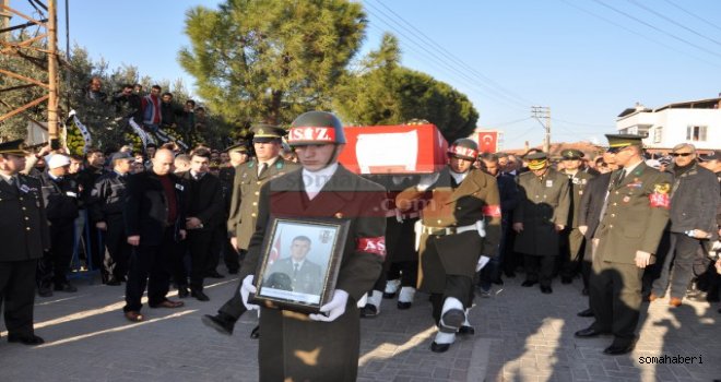 Akhisar Şehidini Uğurladı