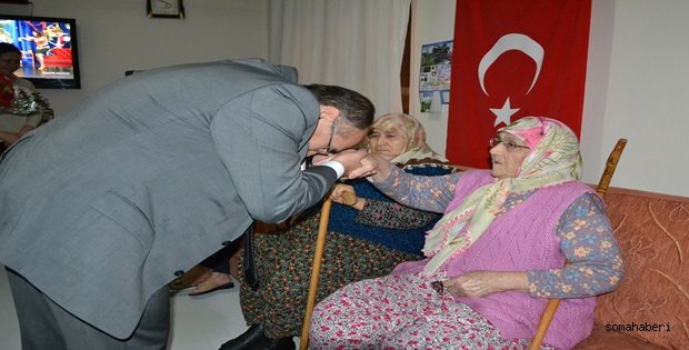 ANNELER, AİLEMİZİN VE TOPLUMUMUZUN TEMELİDİR