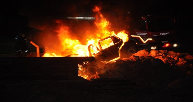 Araç Kaza Yaptı Sonrası Yandı