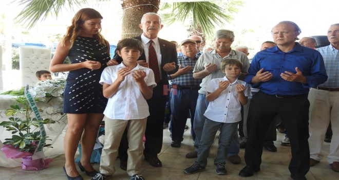 Cihan Yazar, torunlarını sünnet ettirdi