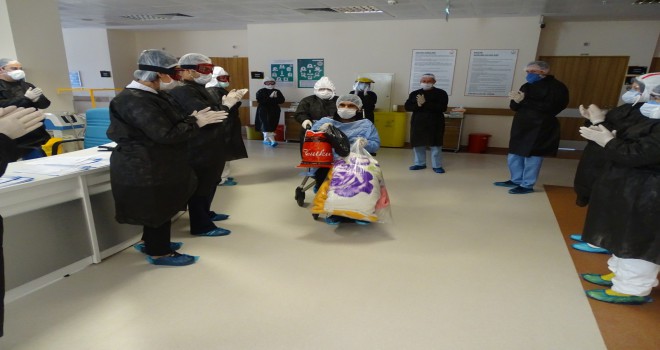 Korona Virüs Tedavisi Biten Beş Hasta Alkışlarla Eve Uğurlandı