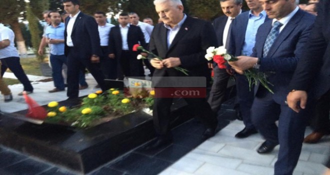 Başbakan Binali Yıldırım Soma Madenci Şehitliğini Ziyaret etti
