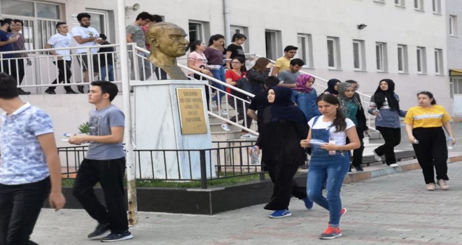 Soma'da 6 bin 274 Öğrenci  Sınav Heyecanı Yaşadı.