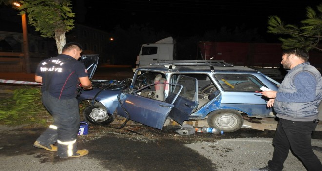 Direksiyon Hakimiyetini Kaybetti.Ağaçlara Çarparak Durabildi