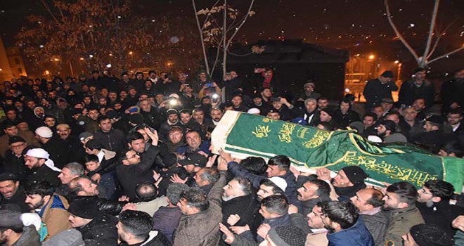 Öldürülen tarikat liderinin cenazesine 10 bin kişi katıldı