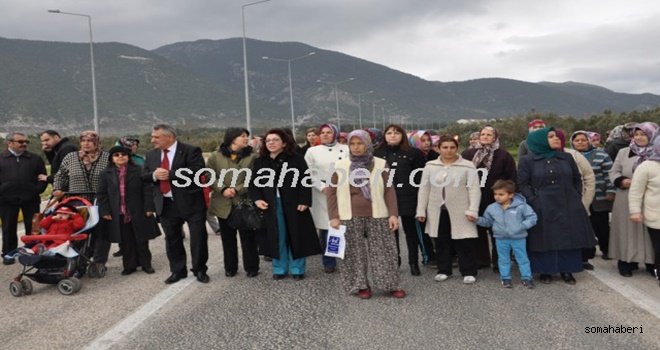 Kırkağaç Akhisar Çanakkle yolunu Trafiğe kapattılar