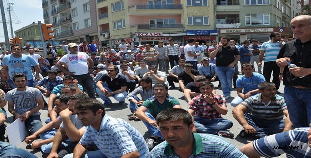 Maaşları yatırılmayan maden işçileri eylem yaptı 