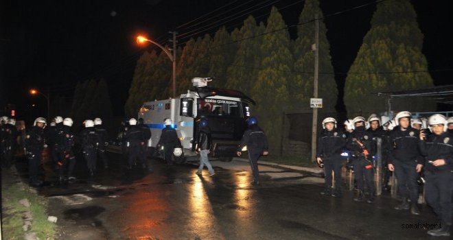 MANİSA’DA POLİSE TAŞ ATILDI, ORTALIK KARIŞTI! 