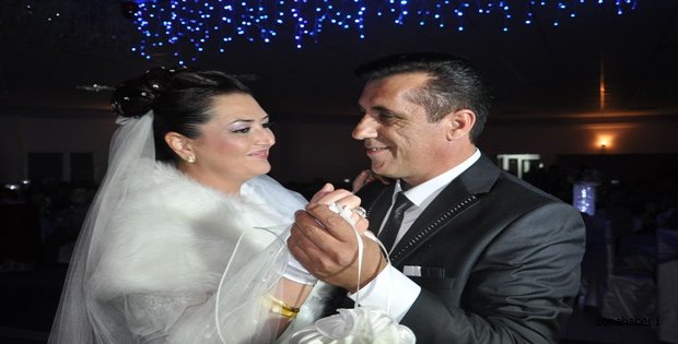 Nikah Masasına giderken arkadaşlarını unutmadı