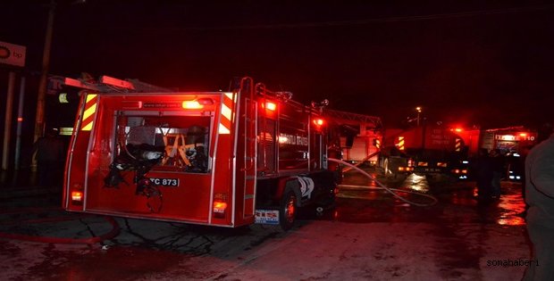 Oto Parçacı Dükkanı yandı