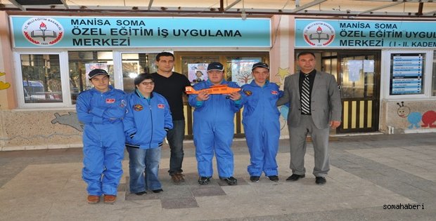 Soma Özel eğitim Uygulamalı okulu Uçabilen maket uçak yapmaya başladı.