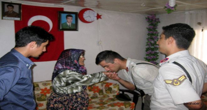 Turgutlu Jandarma Bayram’da Şehit Ailesini Unutmadı.