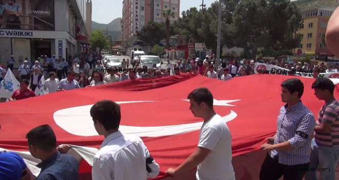 Ülkücü İşçiler Tekbir getirerek Yürüdü